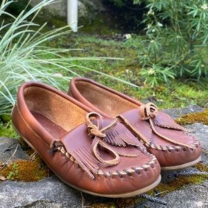Minnetonka moccasin (driving shoe, brown, size 10)